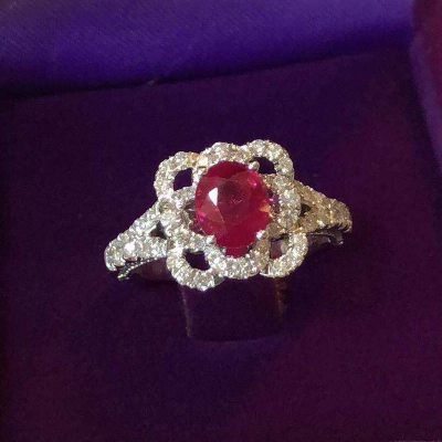 红宝钻石戒指