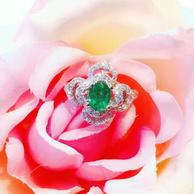 绿宝钻石戒指