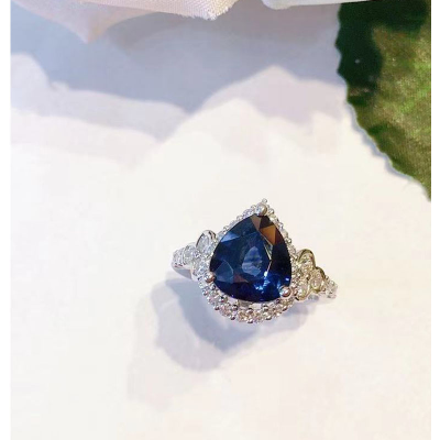 RING WITH SAPPHIRE AND DIAMOND